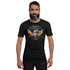 Schwarzes Unisex-T-Shirt mit Harley Bros Munich Flammen-Motorrad-Design, Modell steht frontal