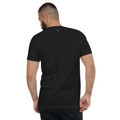 Rückansicht eines Mannes im schwarzen Unisex V-Ausschnitt T-Shirt vor weißem Hintergrund