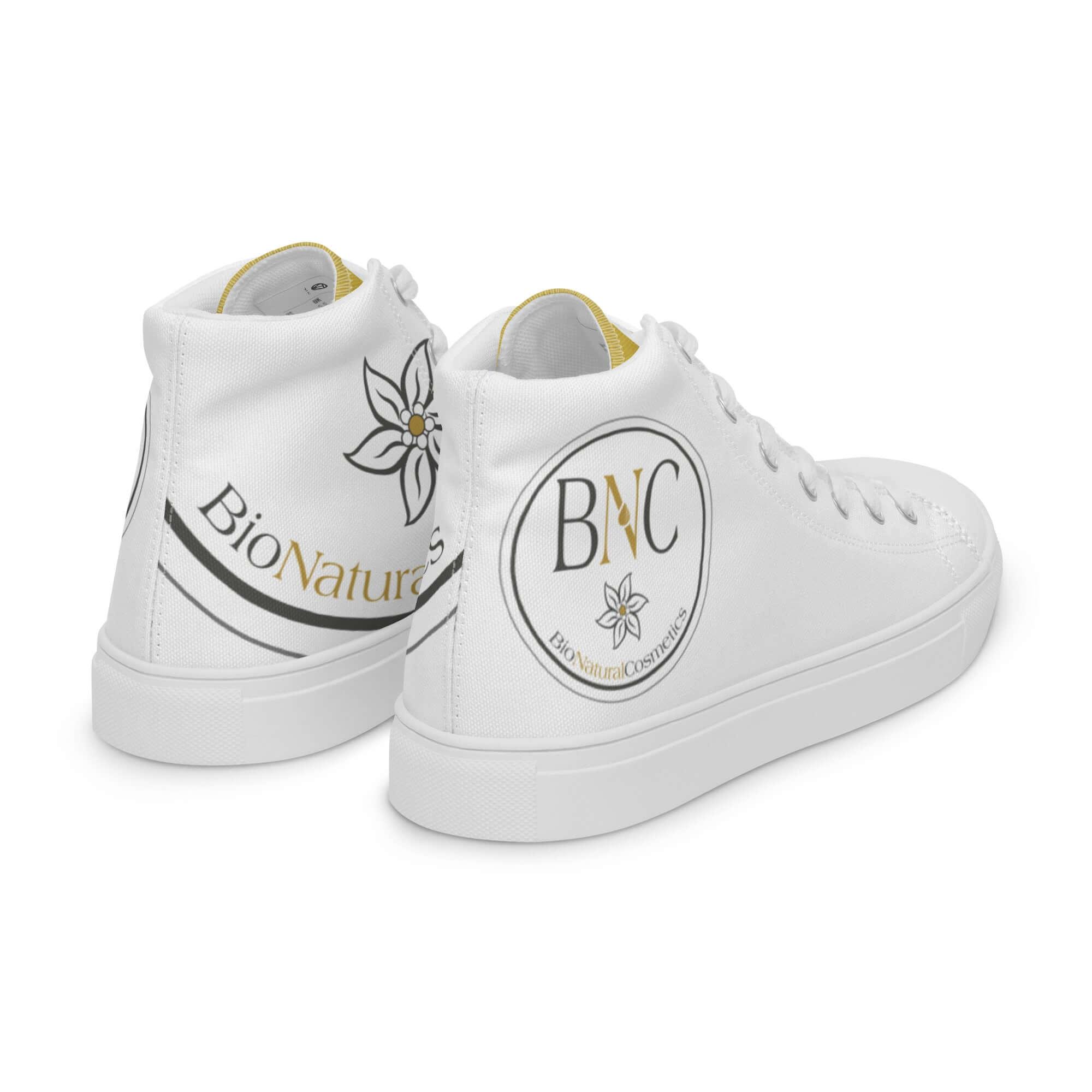 Weiße Damen High-Top Sneaker mit BioNaturalCosmetics Logo und Blütendesign auf weißem Hintergrund